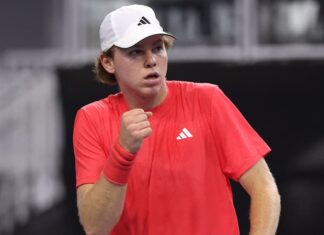 MICHELSEN AVANZA Y VA POR NORRIE EN DELRAY BEACH