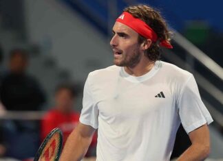 TSITSIPAS AVANZA EN DUBAI