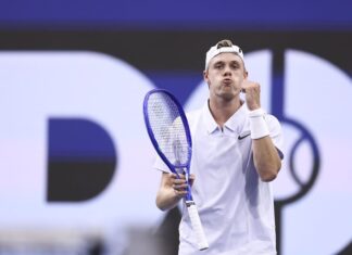 SHAPOVALOV ACABA CON EL ANDAR DE FRITZ EN DALLAS