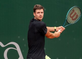 HURKACZ AVANZA EN GINEBRA MIENTRAS DJOKOVIC ALISTA SU DEBUT EN BUSCA DEL TÍTULO 100