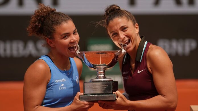 gettyimages-jasmine-paolini-and-sara-errani-champions (1)