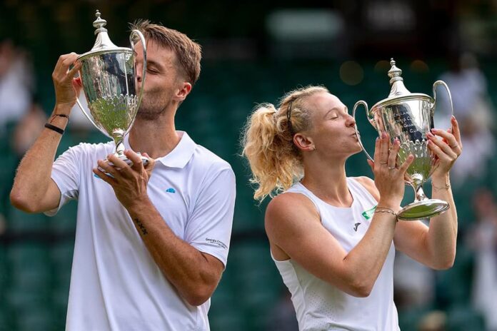 verbeek-siniakova-champions-wimbledon (1)