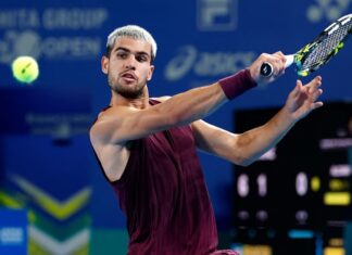 ALCARAZ SIGUE FIRME EN TOKIO
