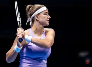MUCHOVÁ AVANZA EN TOKIO TRAS LA RETIRADA DE VONDROUSOVÁ