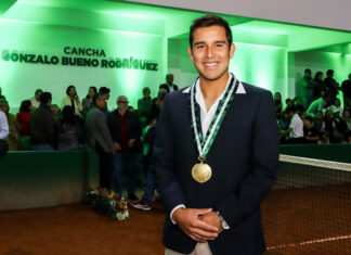 GONZALO BUENO RECIBE EMOTIVO RECONOCIMIENTO EN EL GOLF & COUNTRY CLUB DE TRUJILLO