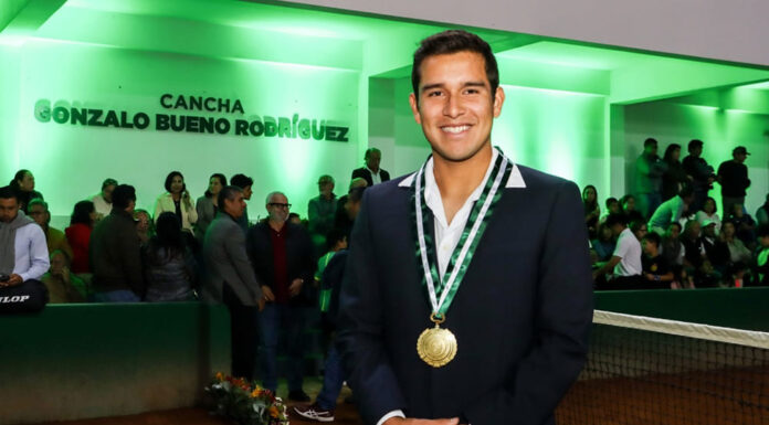 GONZALO BUENO RECIBE EMOTIVO RECONOCIMIENTO EN EL GOLF & COUNTRY CLUB DE TRUJILLO