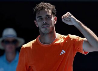 CERÚNDOLO, ETCHEVERRY Y COMESAÑA AVANZAN EN EL DEBUT ARGENTINO EN MELBOURNE
