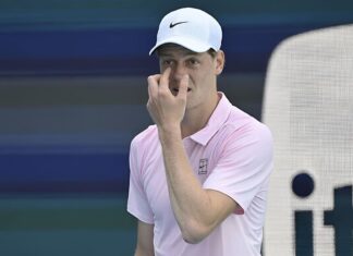 SINNER LIDERA AVANCE DE FAVORITOS EN MIAMI; TABILO DA EL GOLPE ANTE RUBLEV