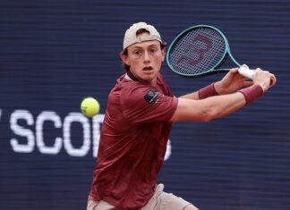 BUSE COMPITE CON CARÁCTER, PERO CAE EN SU DEBUT EN BARCELONA