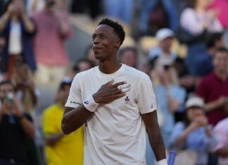MONFILS RECIBE UN EMOTIVO HOMENAJE EN ROLAND GARROS