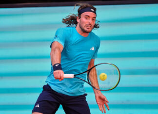 TSITSIPAS DEBUTA CON TRIUNFO EN GINEBRA Y WAWRINKA EMOCIONA EN CASA