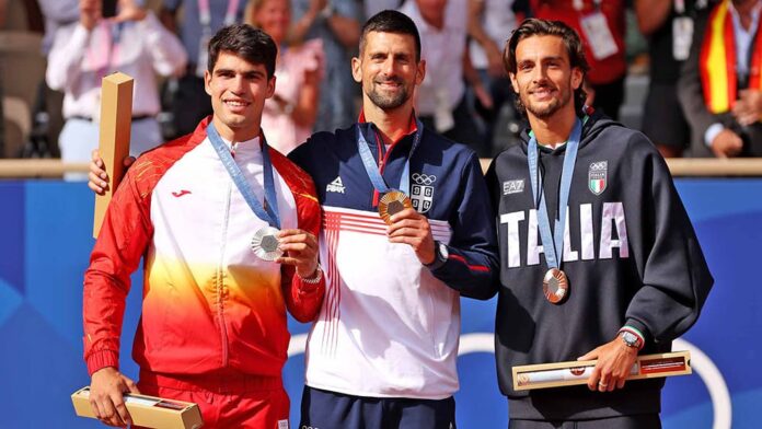 gettyimages-alcaraz-djokovic-musetti-paris-olympics-2024-podium (1)