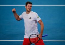 SHAPOVALOV Y HURKACZ AVANZAN EN CHENGDU
