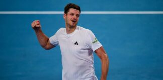SHAPOVALOV Y HURKACZ AVANZAN EN CHENGDU