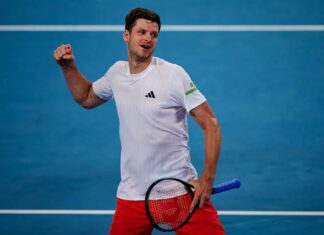 SHAPOVALOV Y HURKACZ AVANZAN EN CHENGDU