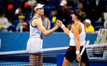 RYBAKINA CAE EN SU REGRESO EN BEIJING