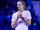ZVEREV SOBREVIVE A CUATRO MATCH POINTS Y ALCARAZ AVANZA EN VIENA